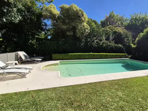 Casa en Venta con 3 cocheras