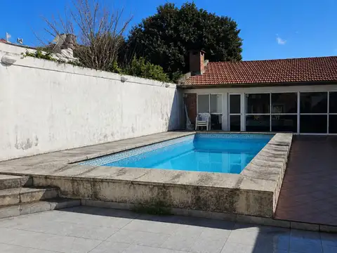 Casa 6 ambientes con 4 baños