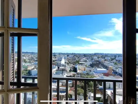 Piso antiguo de categoría en venta en el centro de Tandil