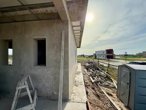 VENTA CASA VISTA A LA LAGUNA SANTA CLARA DEL SUR