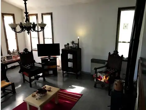 EXCELENTE CASA CON MUY BUENA UBICACION