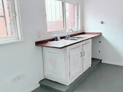 SOLO USO COMERCIAL   450 M2 IDEAL DEPOSITO/OFICINAS/VENTA ON LINE - USOS MIXTURA II -