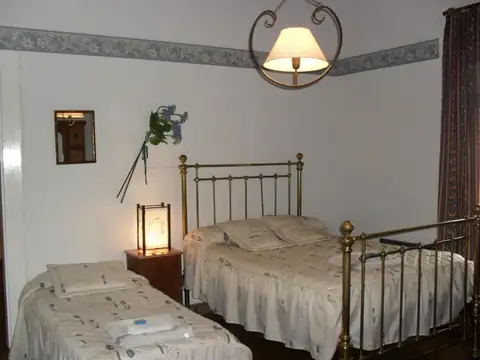 Casa en Venta 6 dormitorios Apto institucional en barrio America, Roldan