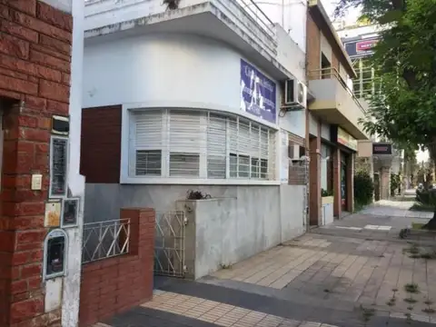 Av. America 300, Piso PB