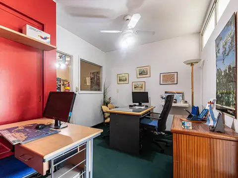 Oficina de 2 ambientes con balcón terraza en excelente ubicación