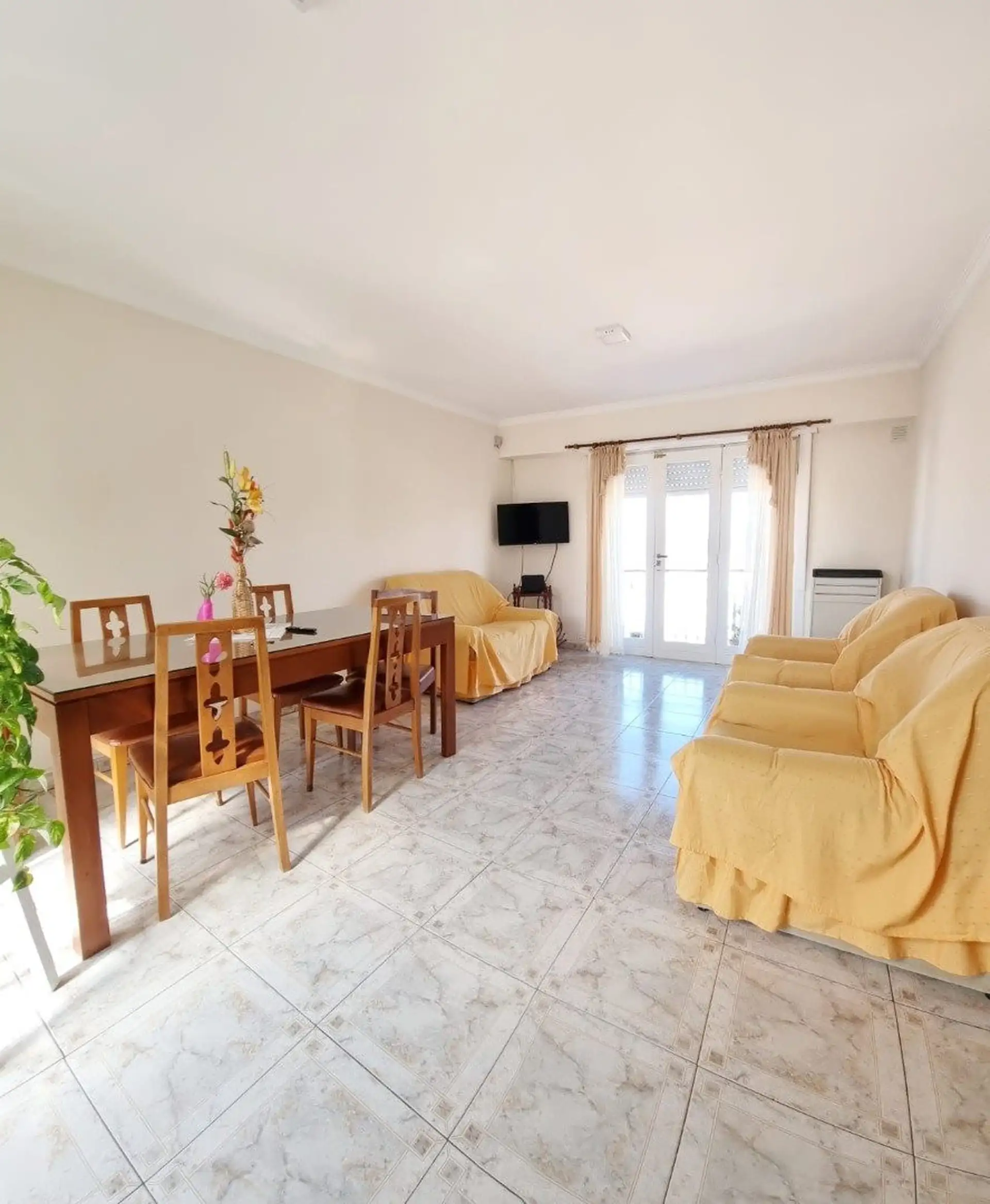 Departamento 3 amb. externo, esp. cochera- 12 de Octubre y Lanzilota