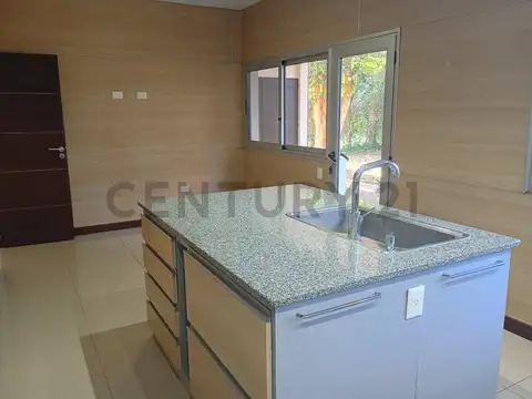 Casa en Alquiler al Sureste