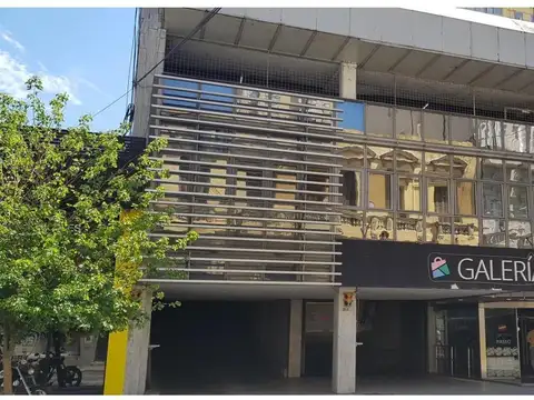 Cochera Centrica Oportunidad. Maipu 800. Galeria del Paseo