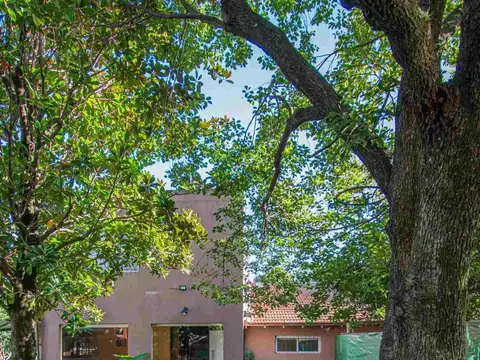 Casa 5 ambientes con 4 baños