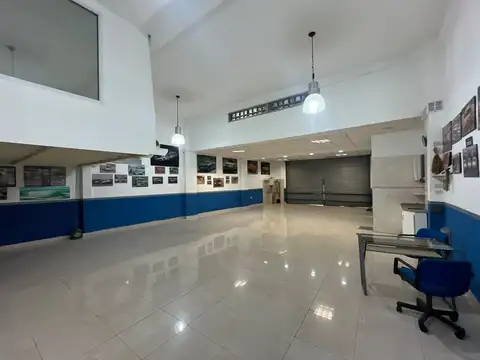 Excelente Local Comercial en Alquiler | Amplios Espacios | Ubicación Estratégica en Flores.