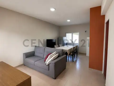 CASA TIPO DUPLEX 2 DORMITORIOS EN VENTA EN BERISSO - APTO BANCO