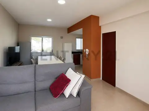 Calle 163 entre 23 y 24 2100, Piso 0