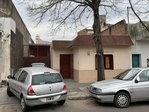 EN VENTA ...CASA 3 AMBIENTES SAN MARTIN IDEAL INVERSIONISTA