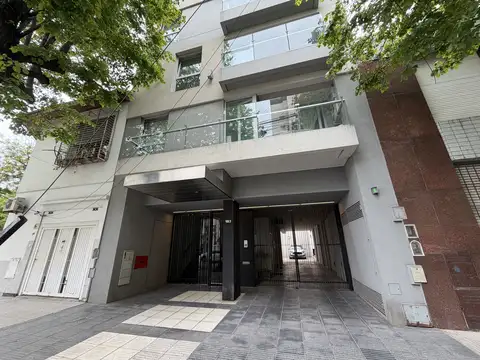 Venta depto 2 ambientes de categoria con balcon y baulera
