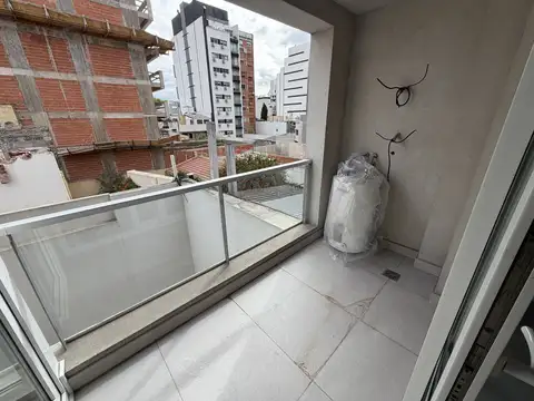 Venta depto 2 ambientes de categoria con balcon y baulera
