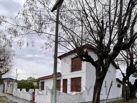 VENTA DE CASA 6 AMBIENTES EN J.CPAZ(APT.CREDITO)-COCHERA-6CUADRAS ESTACON JC.PAZ