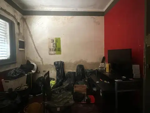 Dpto en esquina estrategica de Monte Grande - Alem 107