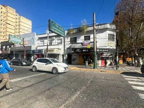 Dpto en esquina estrategica de Monte Grande - Alem 107