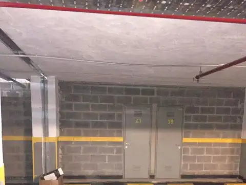 VENTA COCHERA CON BAULERA EN FONTANAS DEL SUR