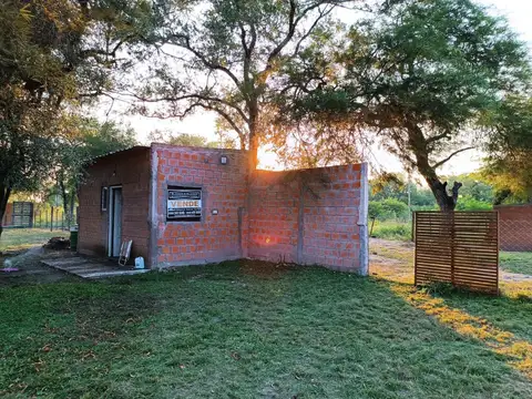 SE VENDE: Bº LAS FLORES COLONIA BENITEZ. TERRENO CON MEJORA