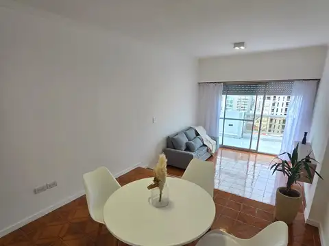 Macrocentro/La Perla - 2 Amb. Amoblado, Impecable. Equipado. Cochera. Alquiler 24 Meses. A ESTRENAR