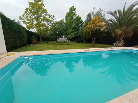 VENTA CASA 5 HABITACIONES, PILETA EN PEDRIEL LUJÁN