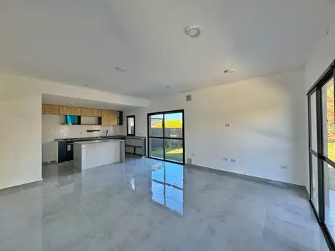 Casa 3 ambientes con 1 baño