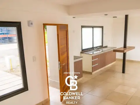 Casa 4 ambientes con 2 baños