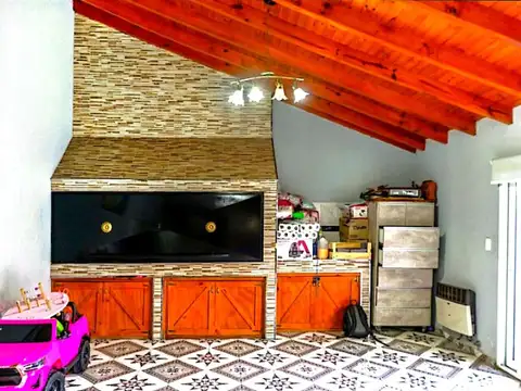 Casa en Venta con 3 cocheras