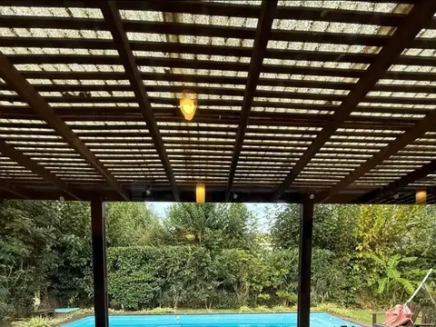 Casa en Venta con 3 cocheras