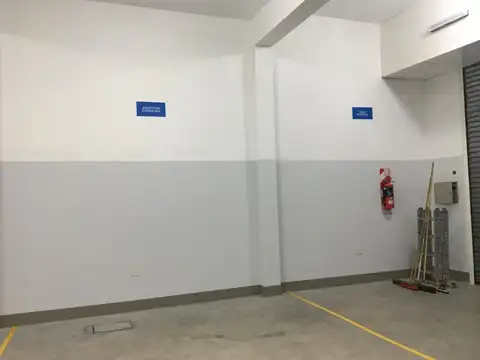 VENTA EDIFICIO DEPOSITO Y 2 DEPARTAMENTOS 3 AMBS