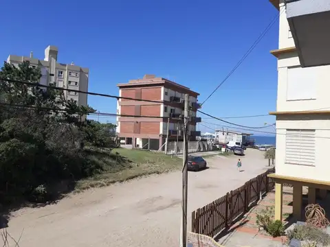 venta departamento 1 ambiente con cochera a 30 mts del mar 