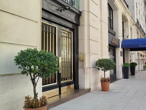 Av Alvear- Callao 2 dorm. c/dependencia- cochera y baulera- Edif. Dubourg en venta a la calle