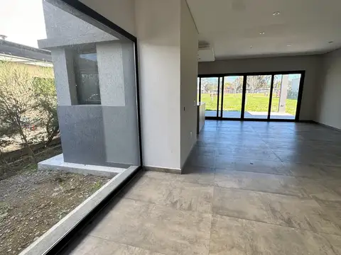 Casa 5 ambientes con 3 baños