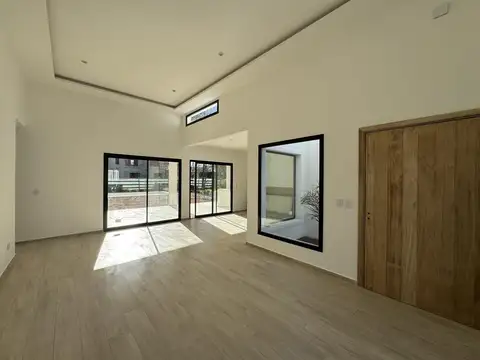 Casa 4 ambientes con 3 baños