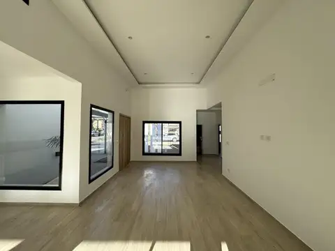 Casa en Venta con 4 cocheras