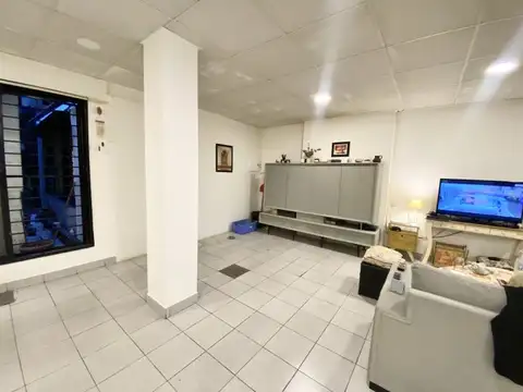 Avenida Hipólito Yrigoyen 1500, Piso 0