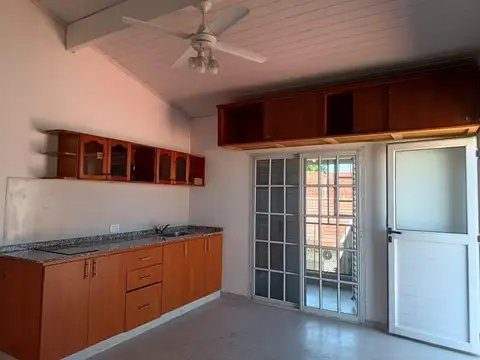 Alquiler de Departamento Tipo PH  2 Ambientes Amplio