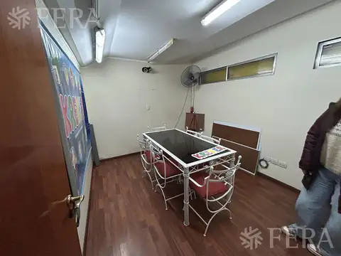 Venta de Galpón con Oficinas en Wilde