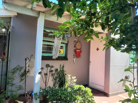 Casa 5 ambientes con 1 baño