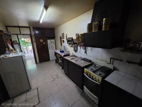 Casa 6 ambientes con 2 baños