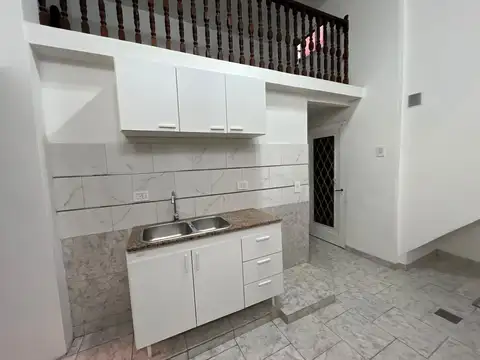 Depto Tipo Casa en Alquiler en Pompeya, $ 850.000