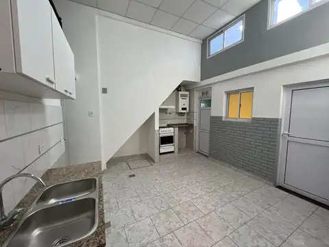 Alquiler de Departamento Tipo Casa de 3 Ambientes con Patio y Parrilla ? Pompeya