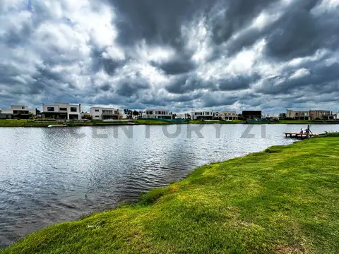 Santa Ana Villanueva lote al agua en venta con excelente orientación