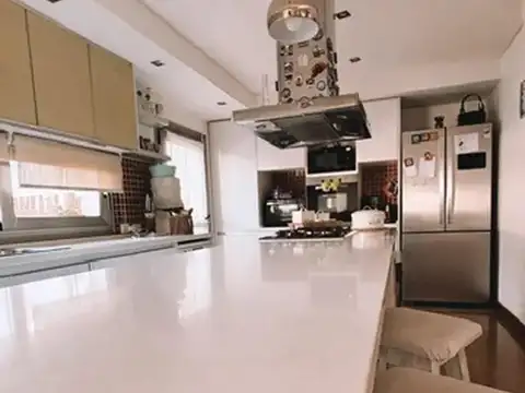 EXCELENTE CASA EN BARRIO NAON