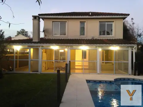 Casa en Venta con 2 cocheras