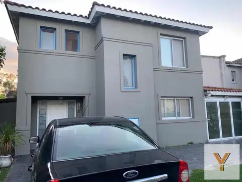Casa en venta - 3 Dormitorios 3 Baños 2 Cocheras - 450Mts2 - La Candela, Pilar
