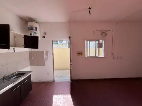 Depto Tipo Casa en Alquiler en Caseros, $ 250.000