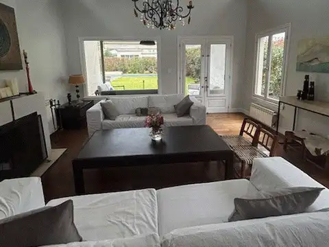 Casa en Venta en Abril Club De Campo, USD 760.000