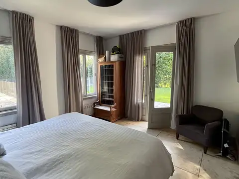 CASA CON DORMITORIOS EN PLANTA BAJA